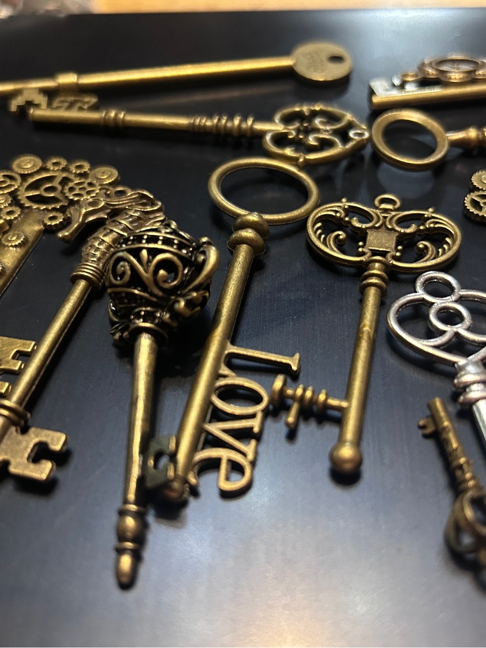 Vintage-Style Brass Decorative Skeleton Keys - Gold Set for steampunk Crafts - Picture 2 of 3